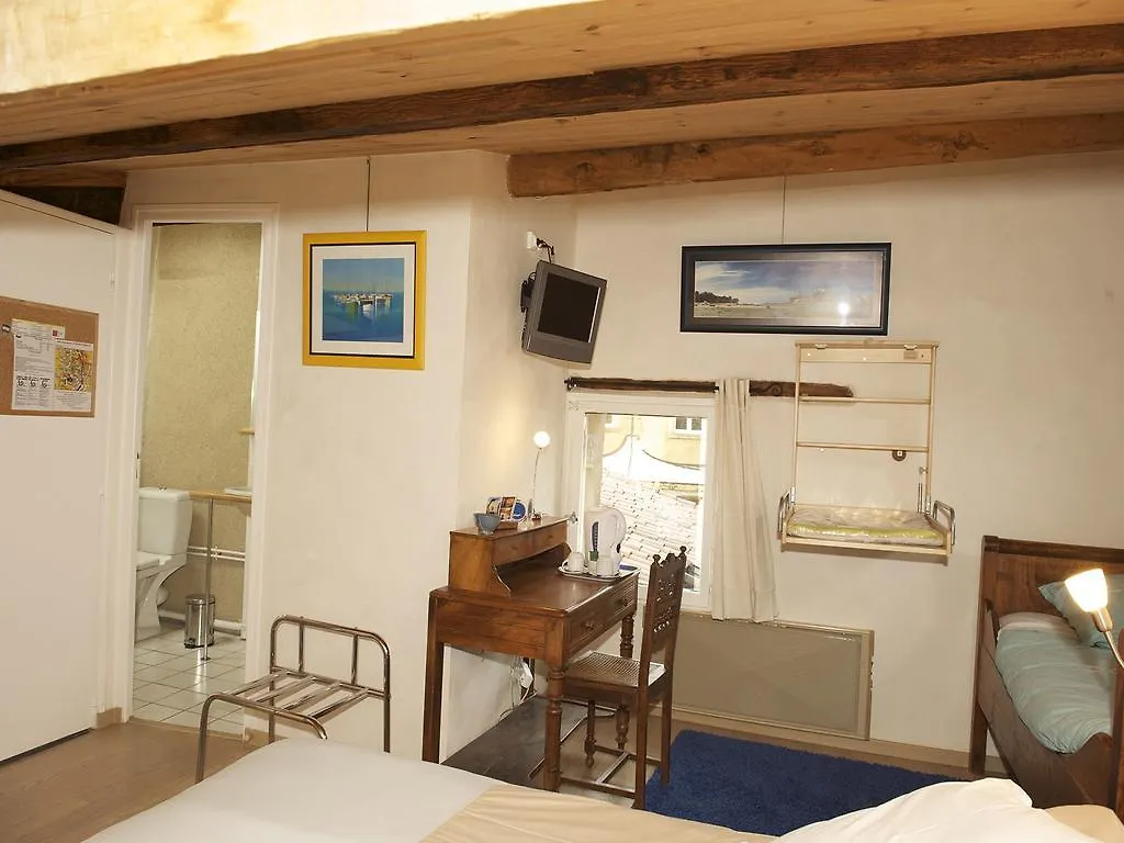 Chambre D'Hotes Tilours Billom Bed & Breakfast