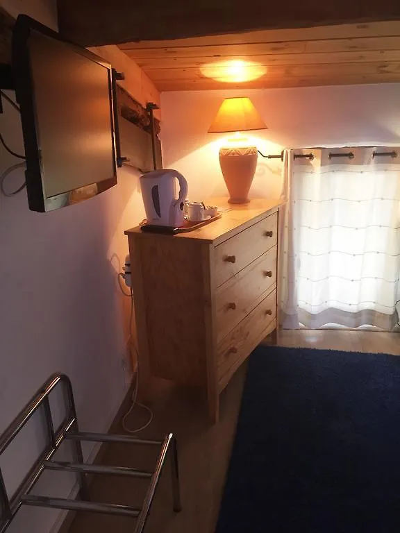 Chambre D'Hotes Tilours Billom Bed & Breakfast