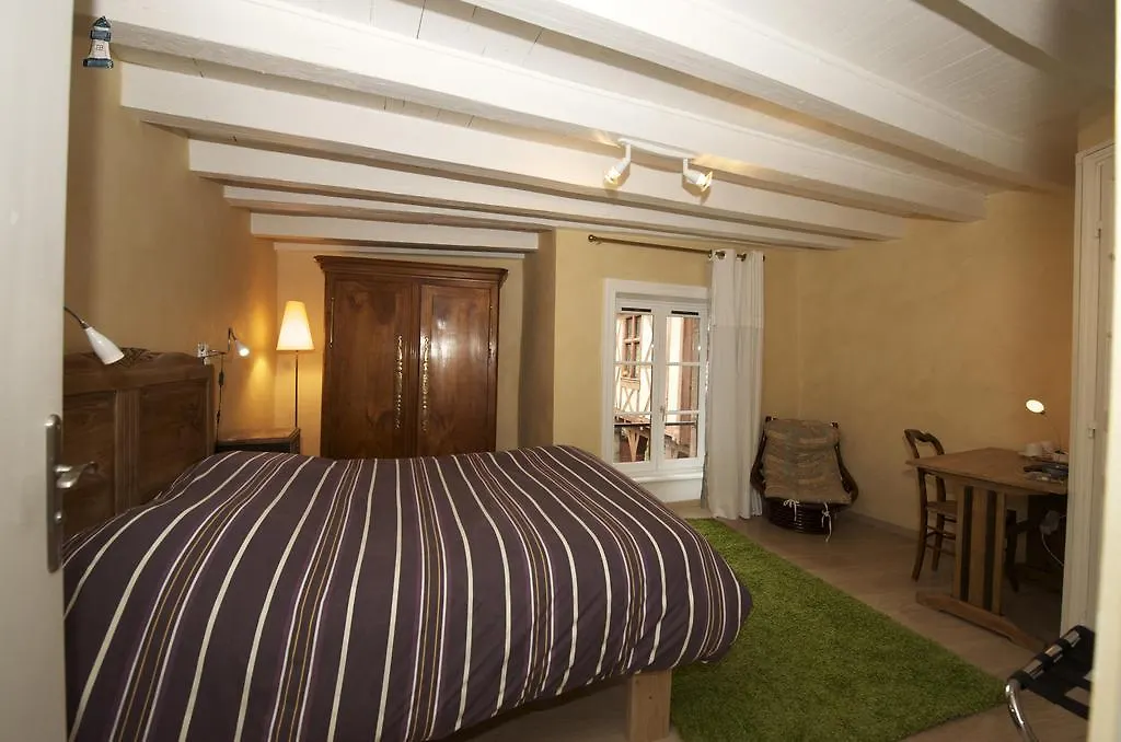 Chambre D'Hotes Tilours Billom Bed & Breakfast